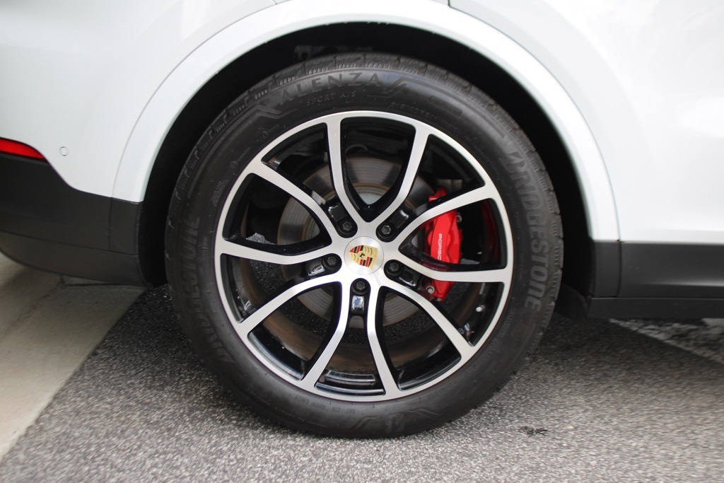 2024 Porsche Cayenne Coupe S photo 16