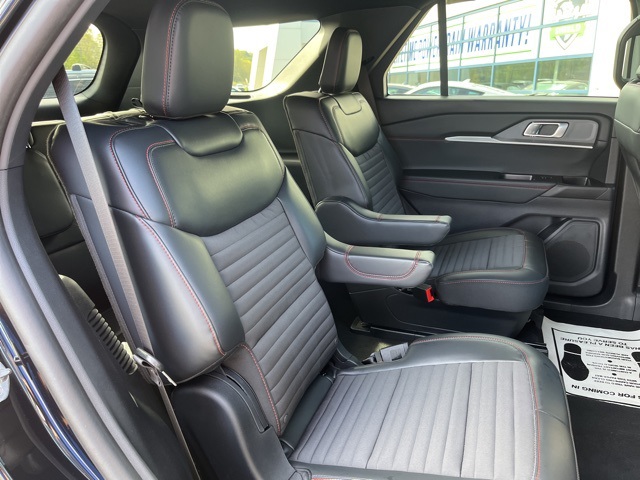 2025 Ford Explorer ST-Line photo 12