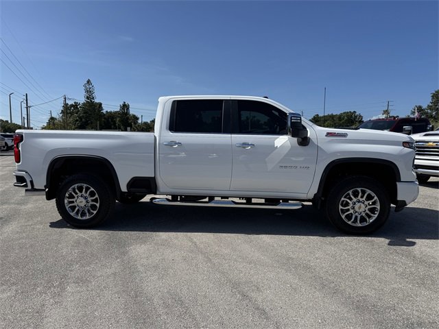 2025 Chevrolet Silverado 2500HD photo 4