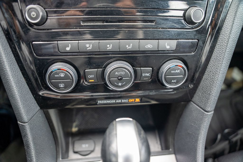 2021 Volkswagen Passat 2.0T SE photo 25