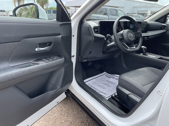 2025 Nissan Kicks SV photo 17