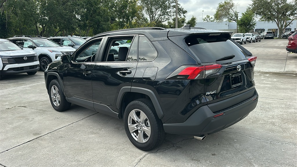 2023 Toyota RAV4 XLE photo 4
