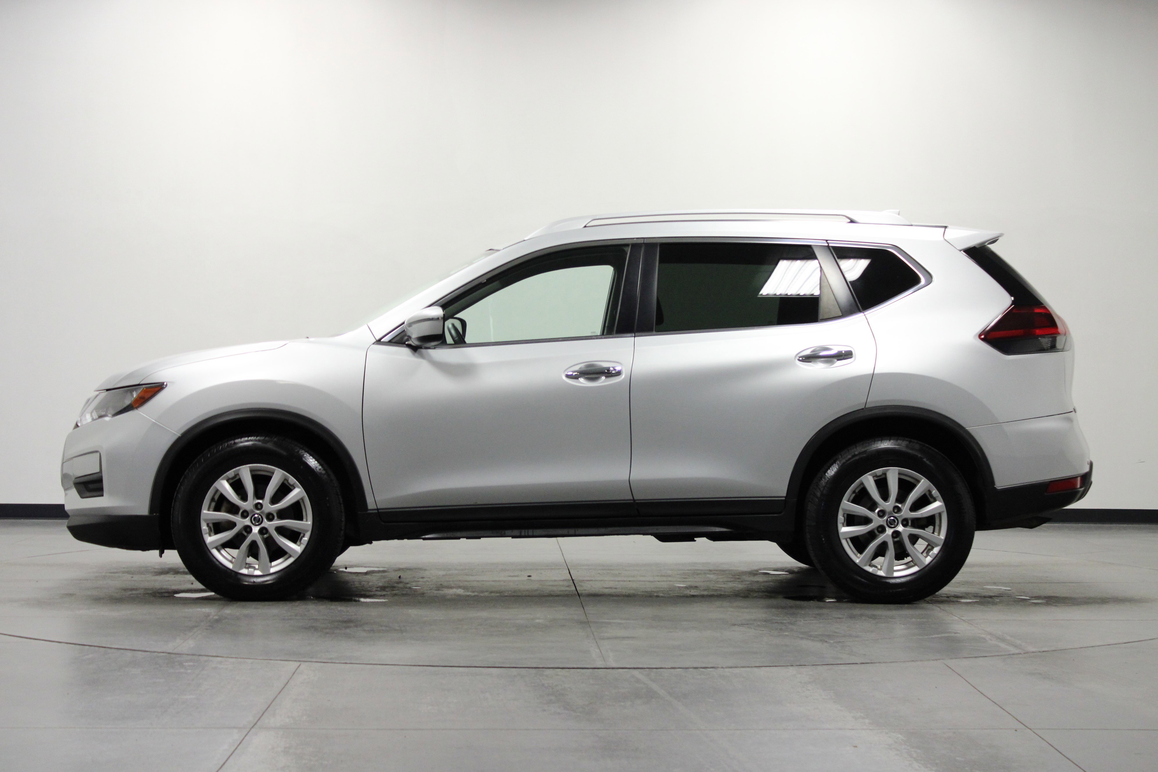 2020 Nissan Rogue SV photo 6