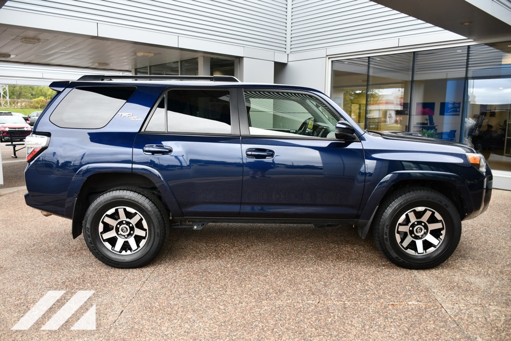 2024 Toyota 4Runner TRD Off-Road photo 3