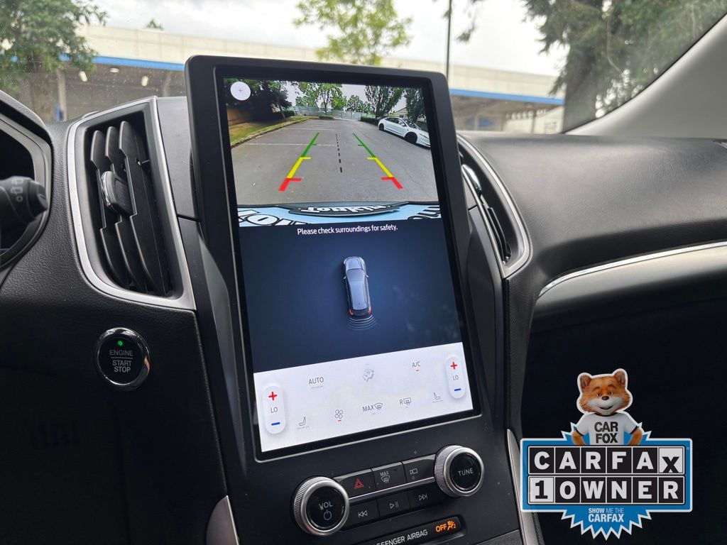 2022 Ford Edge SEL photo 16