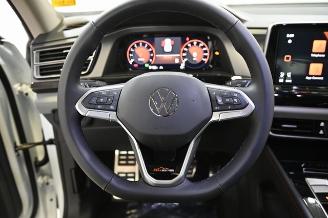 2024 Volkswagen Atlas Peak Edition SEL photo 3