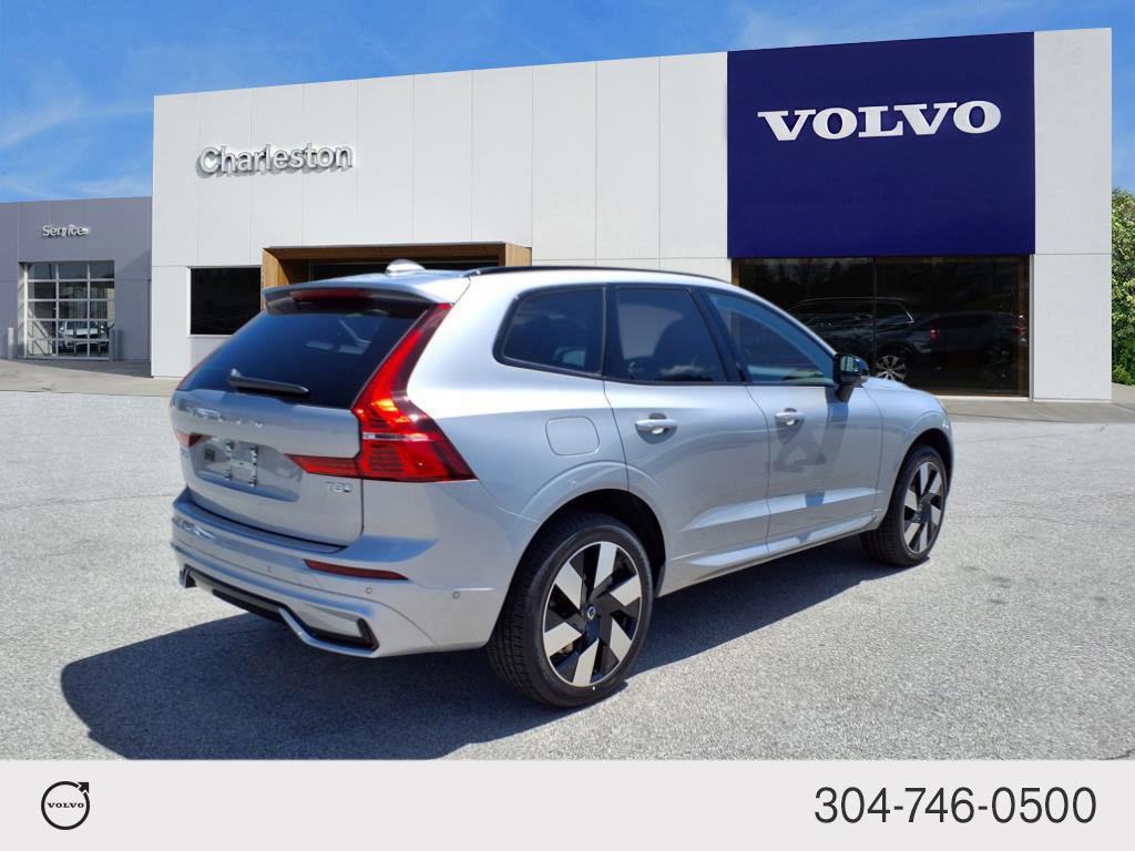 2025 Volvo XC60 Hybrid Plus photo 2