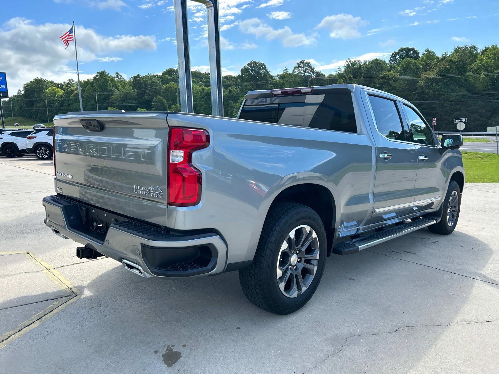 2025 Chevrolet Silverado 1500 High Country photo 4