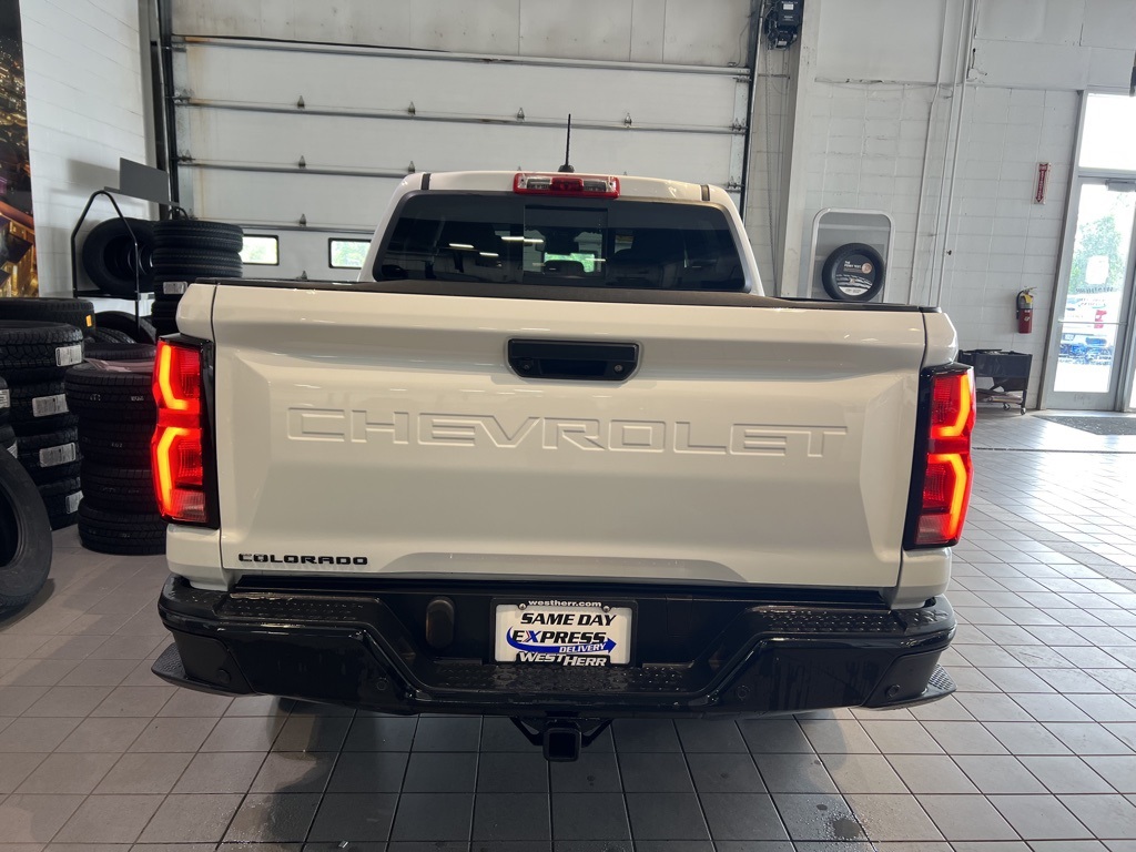 2024 Chevrolet Colorado Z71 photo 6