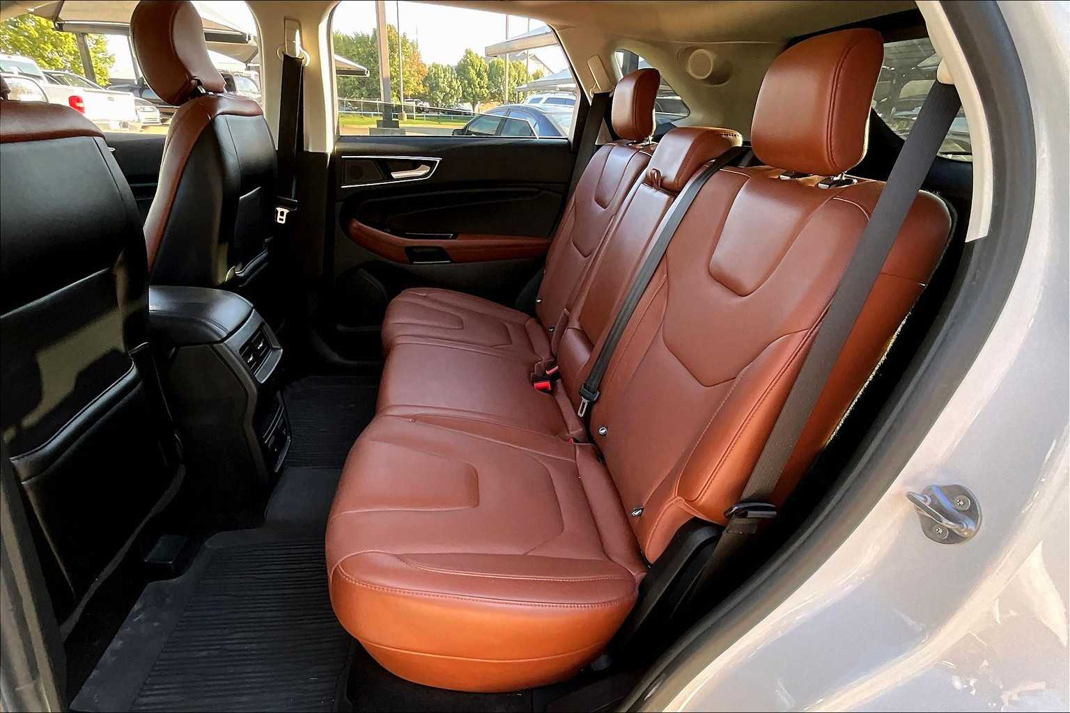 2019 Ford Edge Titanium photo 18