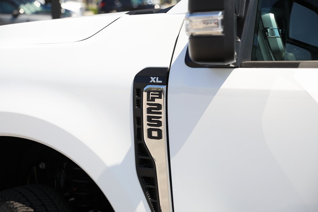 2025 Ford F-250 XL photo 4