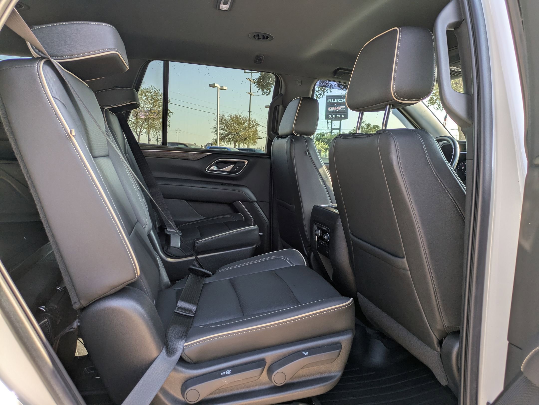 2022 Chevrolet Tahoe Premier photo 28