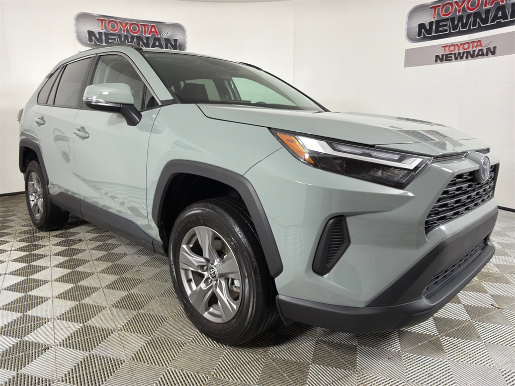 2023 Toyota RAV4 XLE's photo