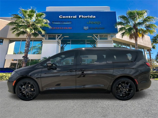 2026 Chrysler Pacifica Limited photo 4
