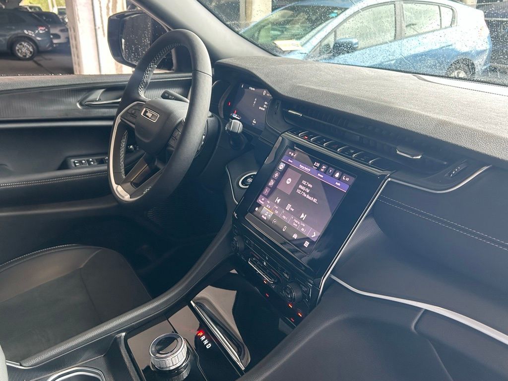 2025 Jeep Grand Cherokee Laredo Altitude photo 24