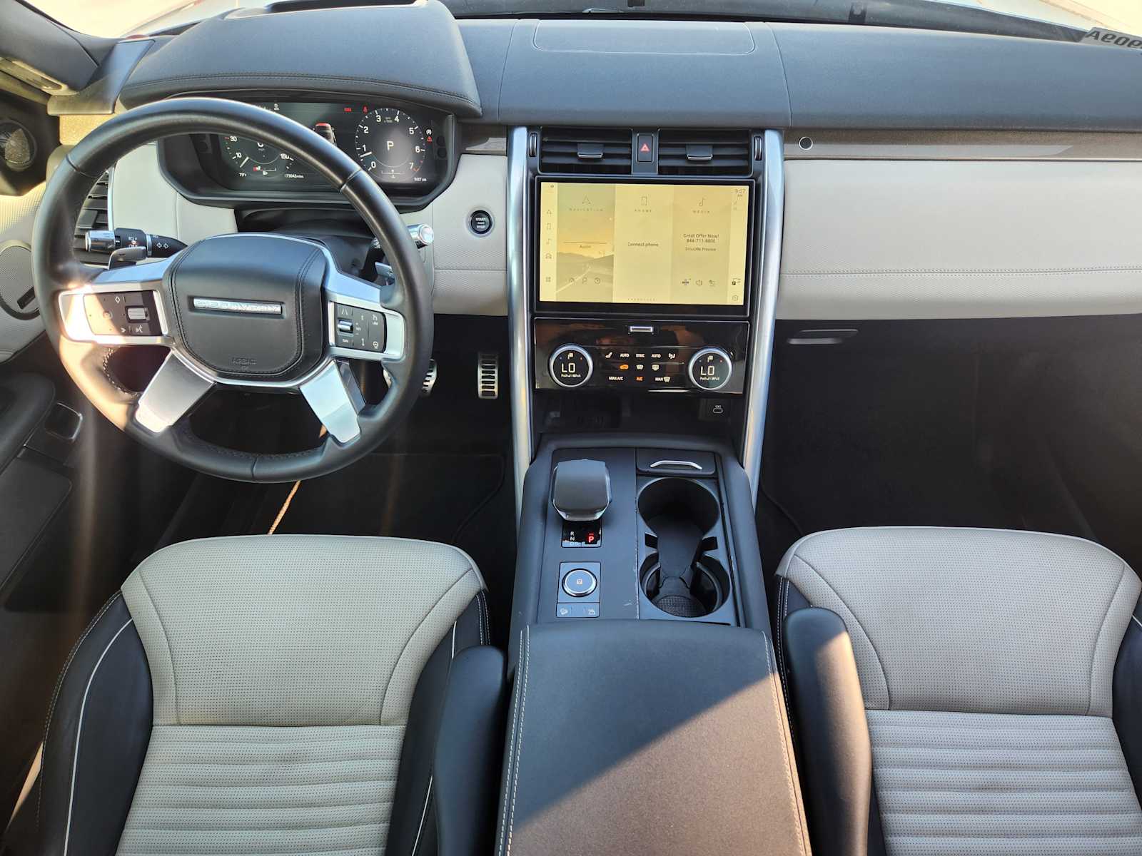 2021 Land Rover Discovery HSE R-Dynamic photo 25