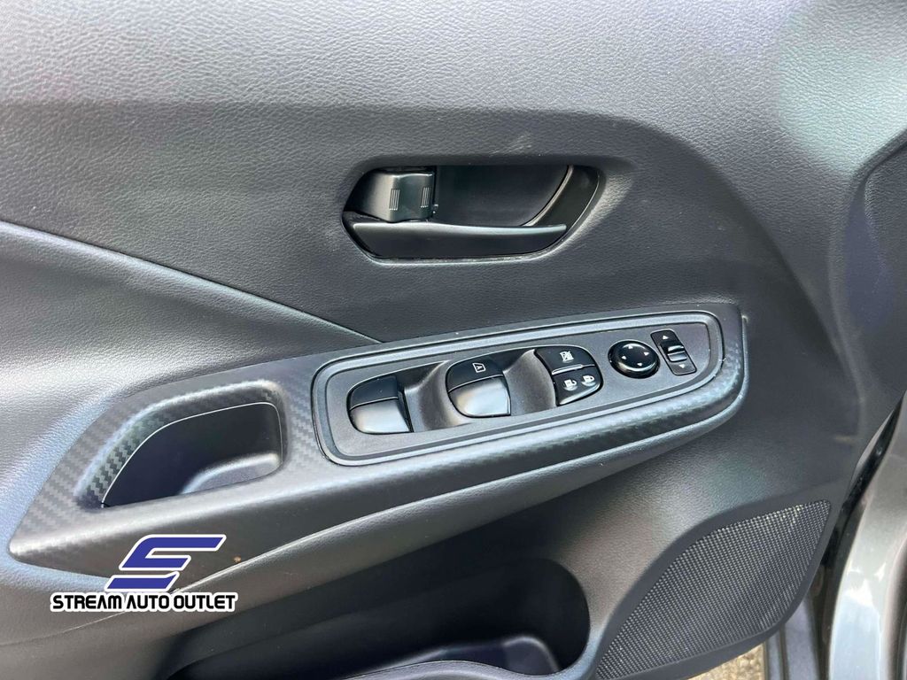 2025 Nissan Versa 1.6 S photo 12