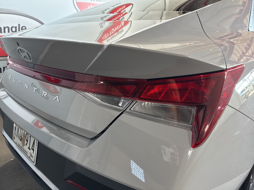2025 Hyundai Elantra SE photo 14