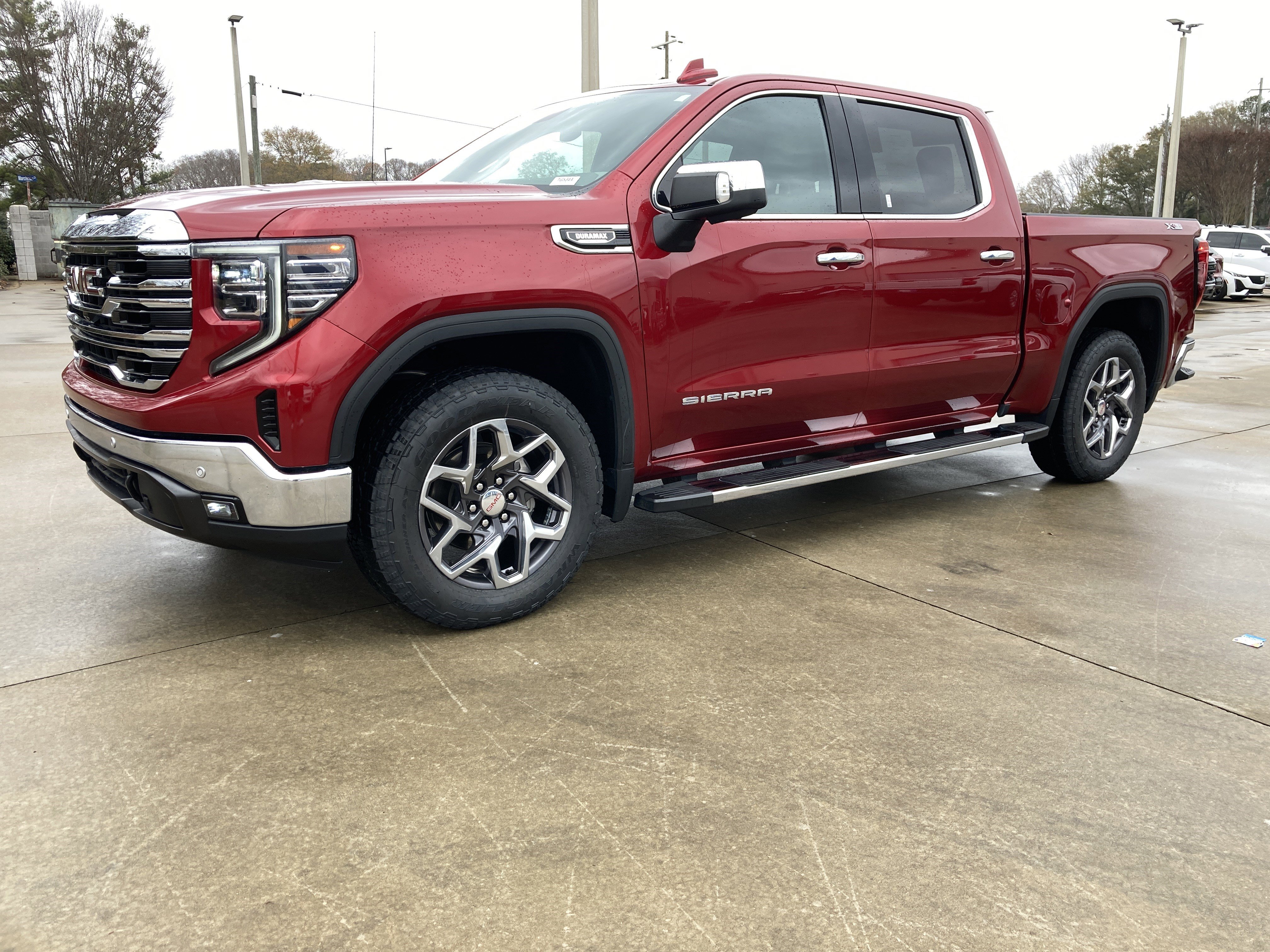 2023 GMC Sierra 1500 SLT's photo