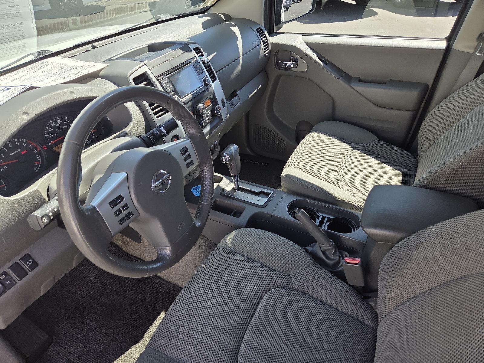 2016 Nissan Frontier SV photo 3
