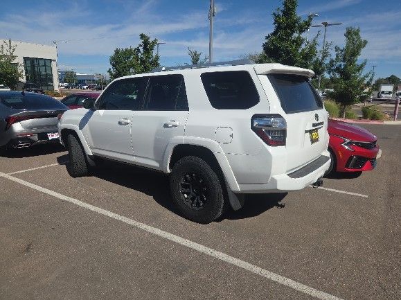 2018 Toyota 4Runner SR5 photo 3