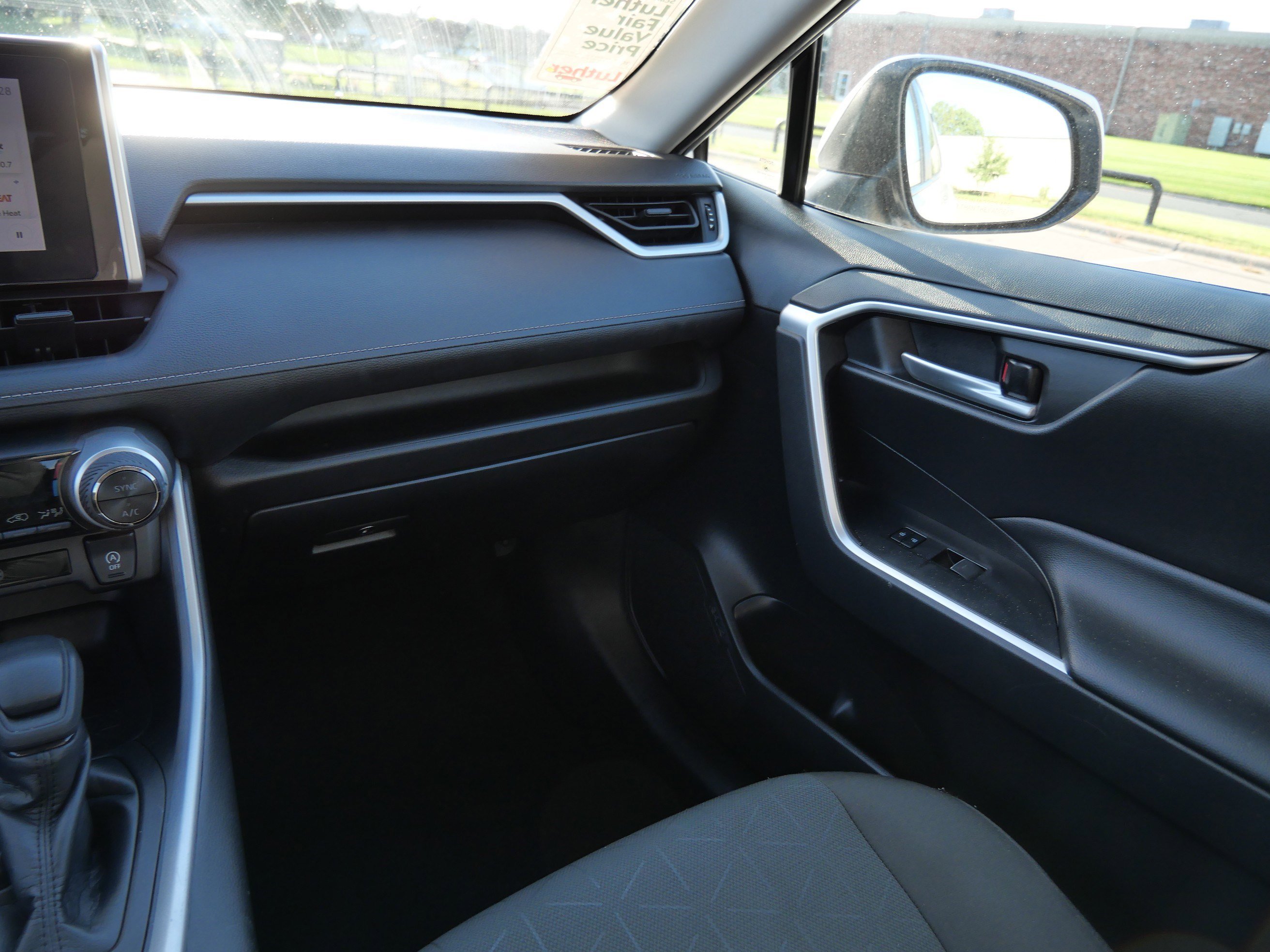 2023 Toyota RAV4 XLE photo 11