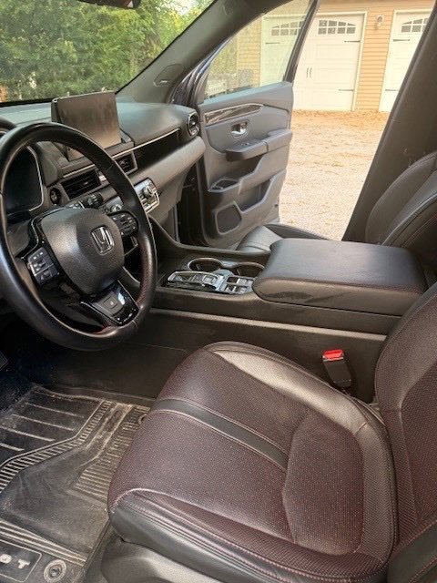 2025 Honda Pilot Black Edition photo 7