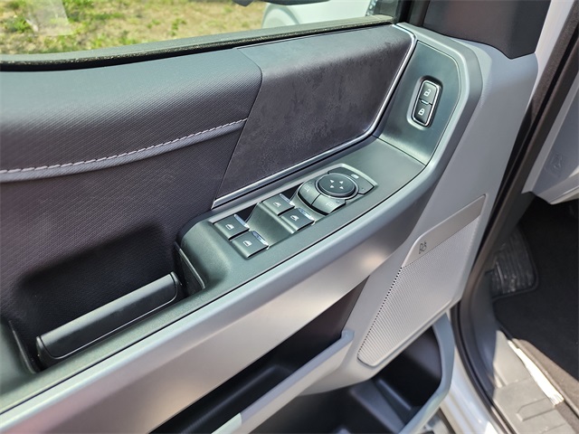 2025 Ford F-150 XLT photo 13