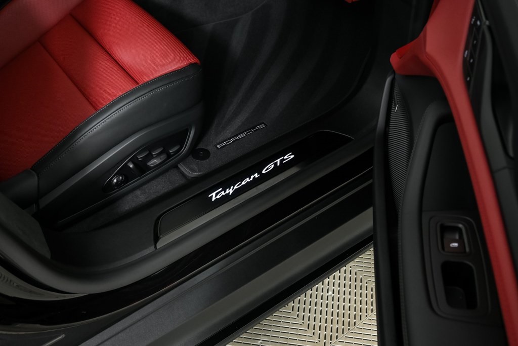 2025 Porsche Taycan GTS photo 25
