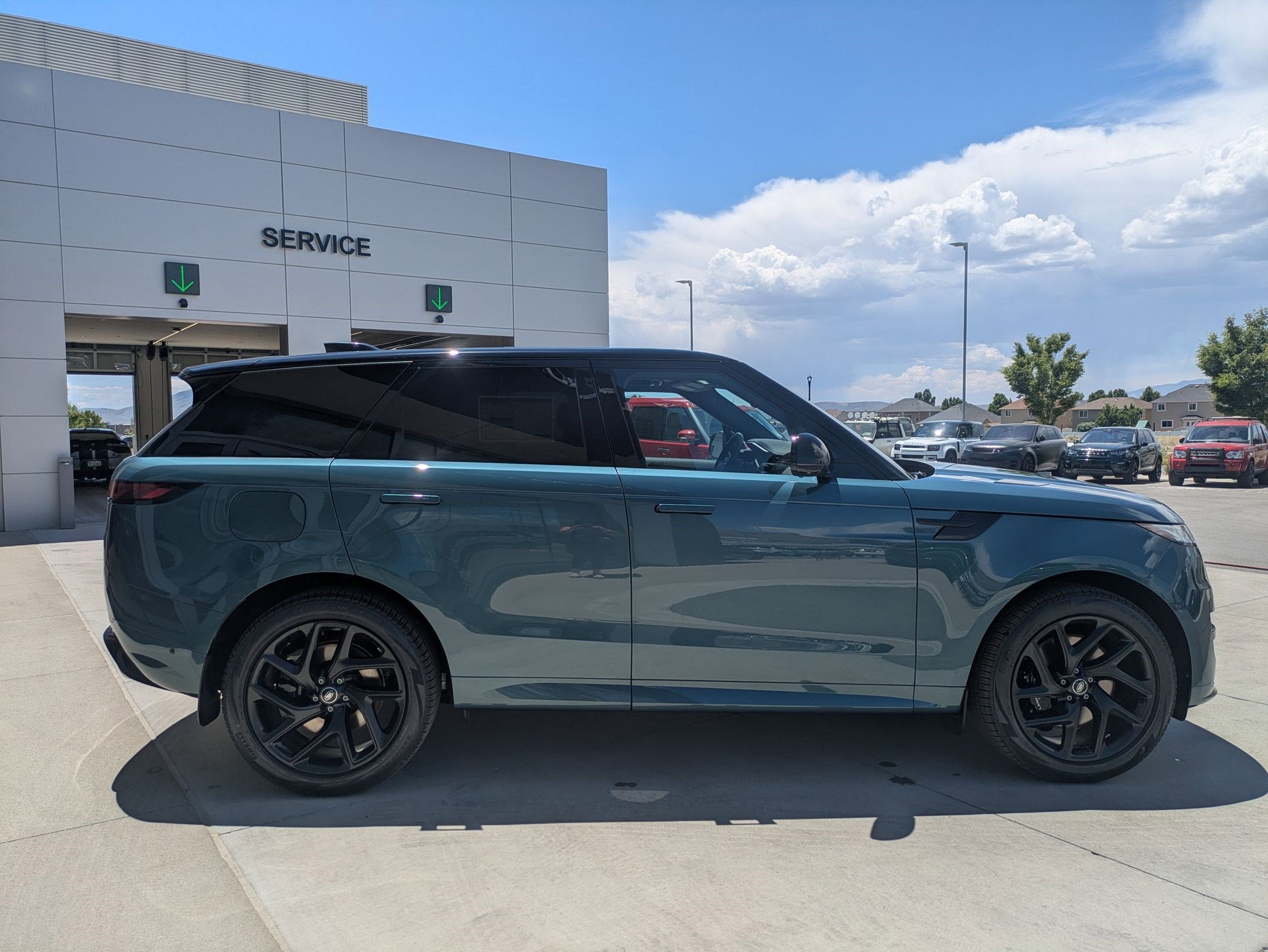 2025 Land Rover Range Rover Sport SE photo 4