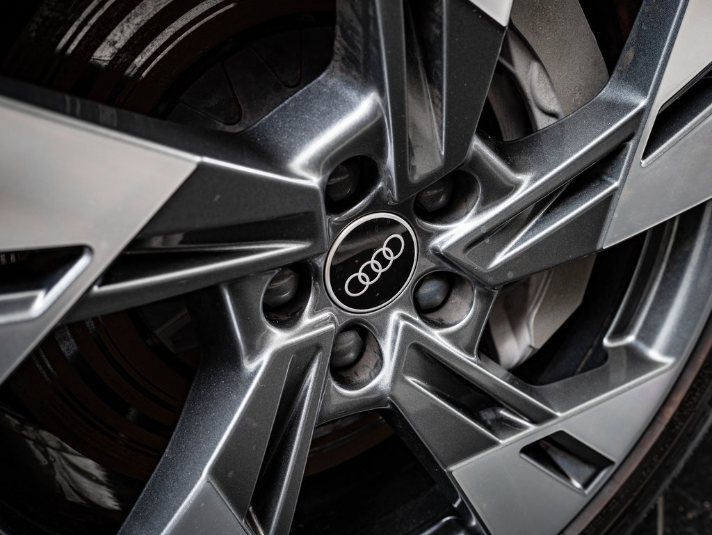 2022 Audi e-tron Premium photo 4