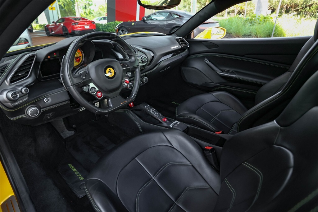 2016 Ferrari 488 GTB photo 32