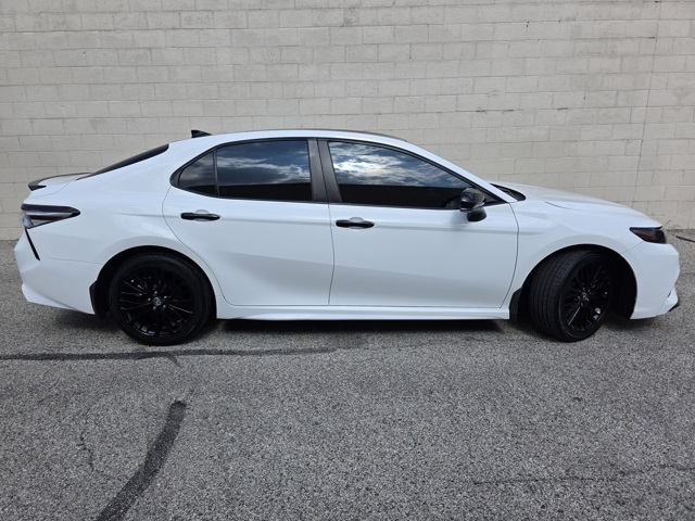 2020 Toyota Camry SE photo 6