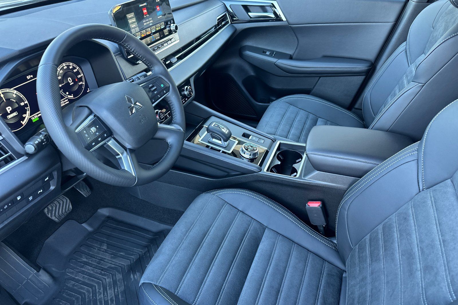 2025 Mitsubishi Outlander PHEV SE photo 9