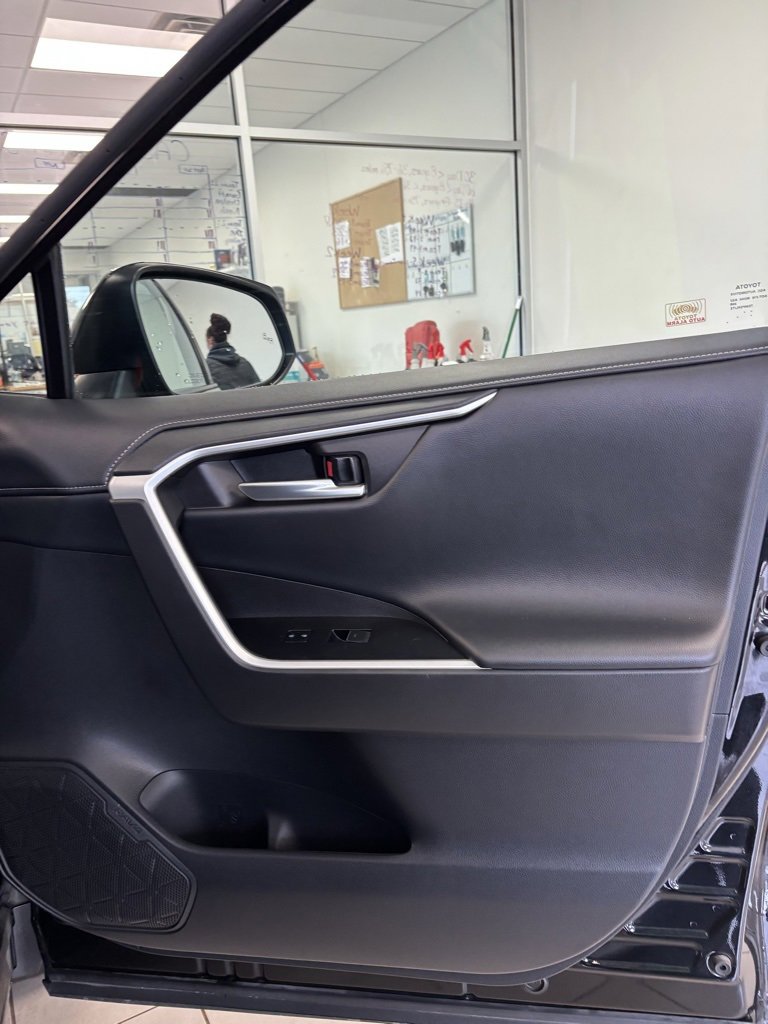 2023 Toyota RAV4 Hybrid Limited photo 18