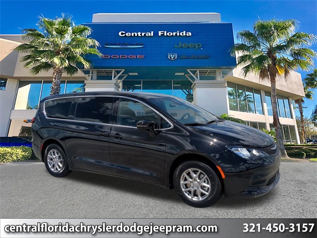 2026 Chrysler Voyager LX's photo