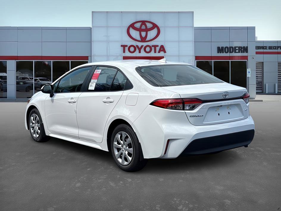 2025 Toyota Corolla LE photo 4