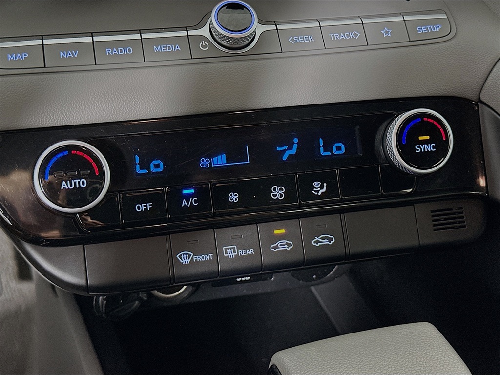 2024 Hyundai Elantra SEL photo 20