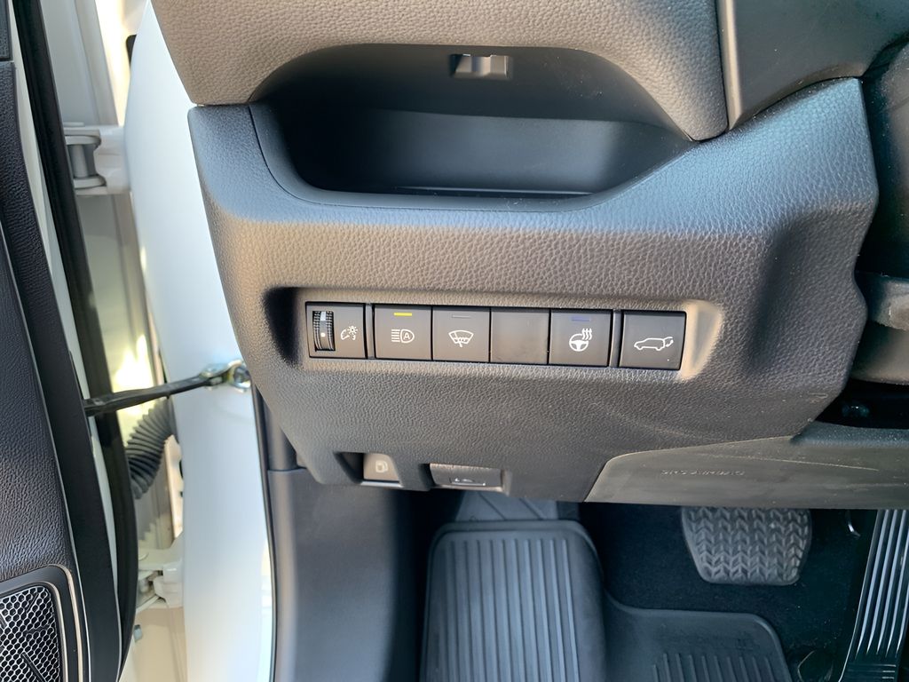 2022 Toyota RAV4 Hybrid XSE photo 24