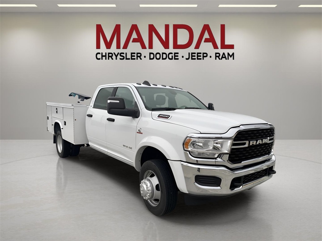 2024 Ram 4500 SLT photo 3