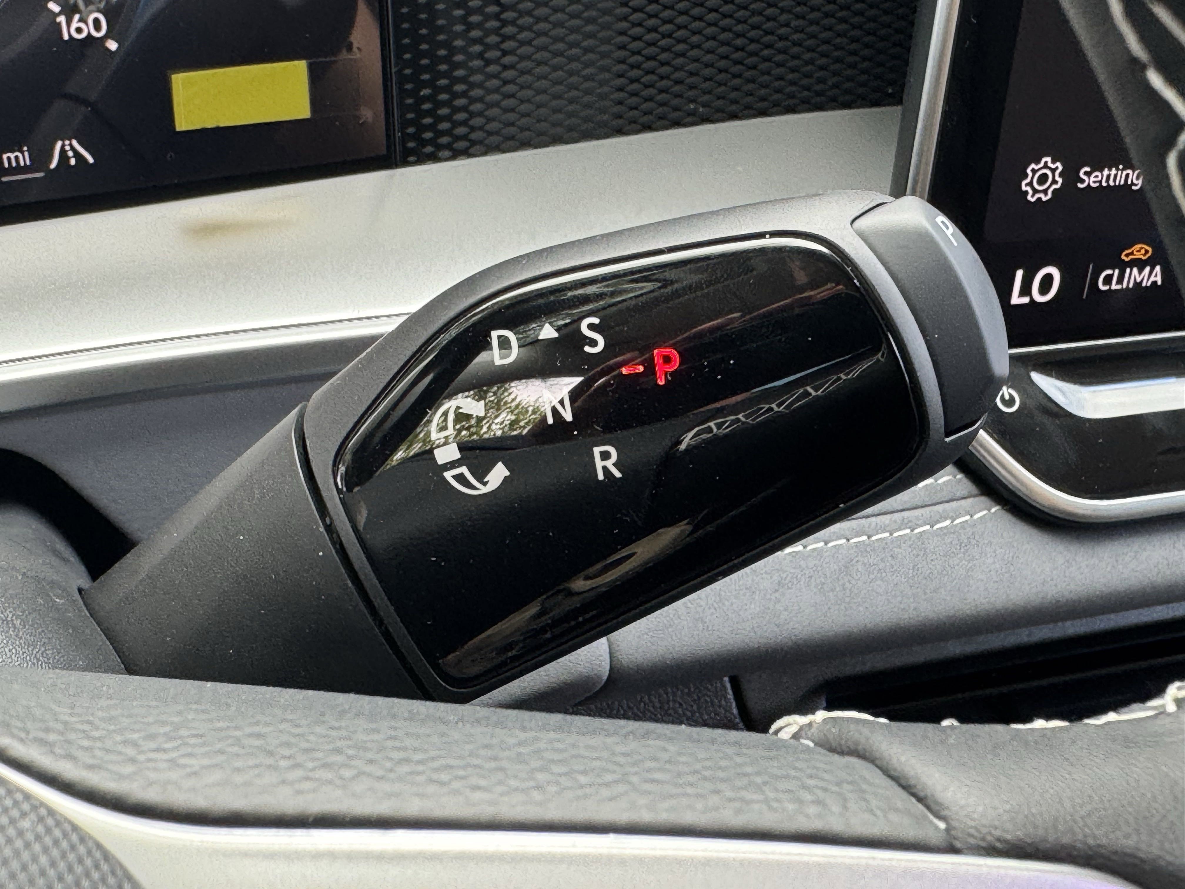 2025 Volkswagen Tiguan SE photo 3