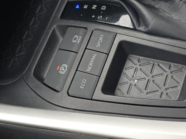 2022 Toyota RAV4 XLE photo 27