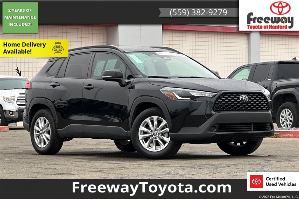 2023 Toyota Corolla Cross LE's photo