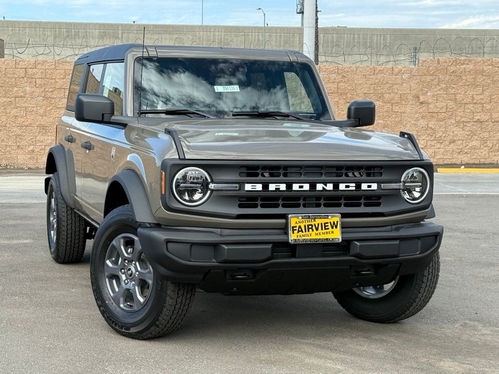 2025 Ford Bronco Big Bend photo 2