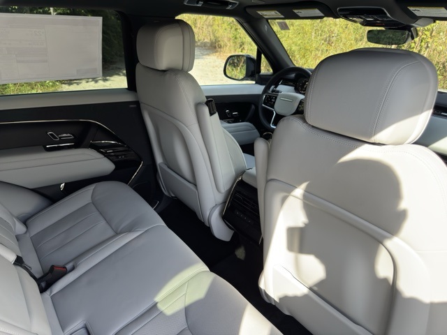 2025 Land Rover Range Rover Sport SE photo 16