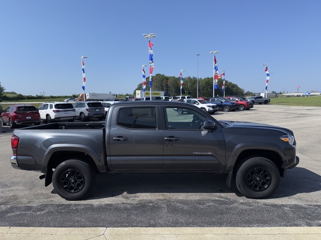 2022 Toyota Tacoma SR5 photo 4