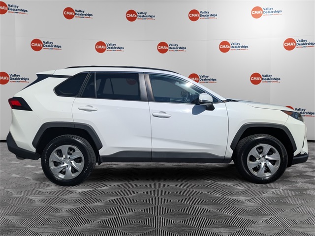 2021 Toyota RAV4 LE photo 2