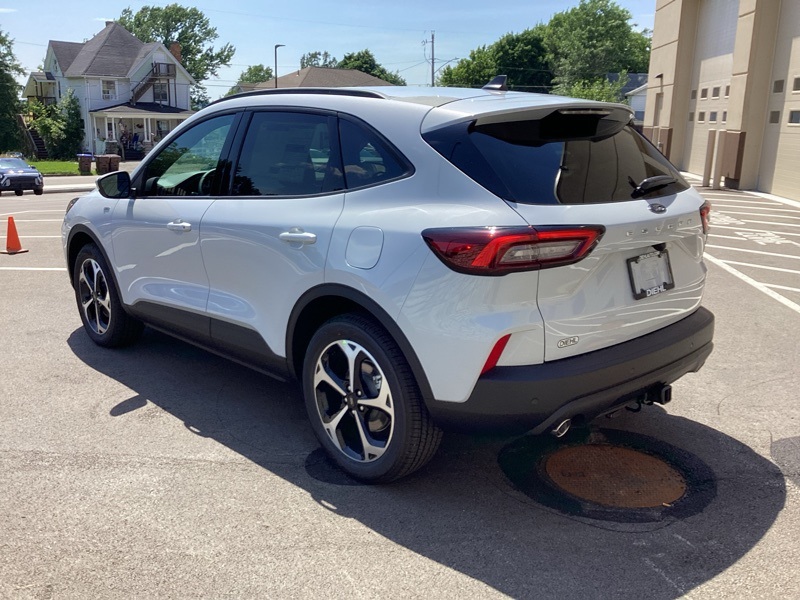 2025 Ford Escape Hybrid ST-Line Select photo 5