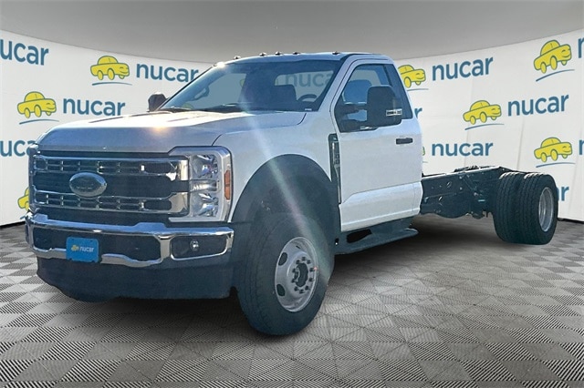 2025 Ford F-600 photo 3