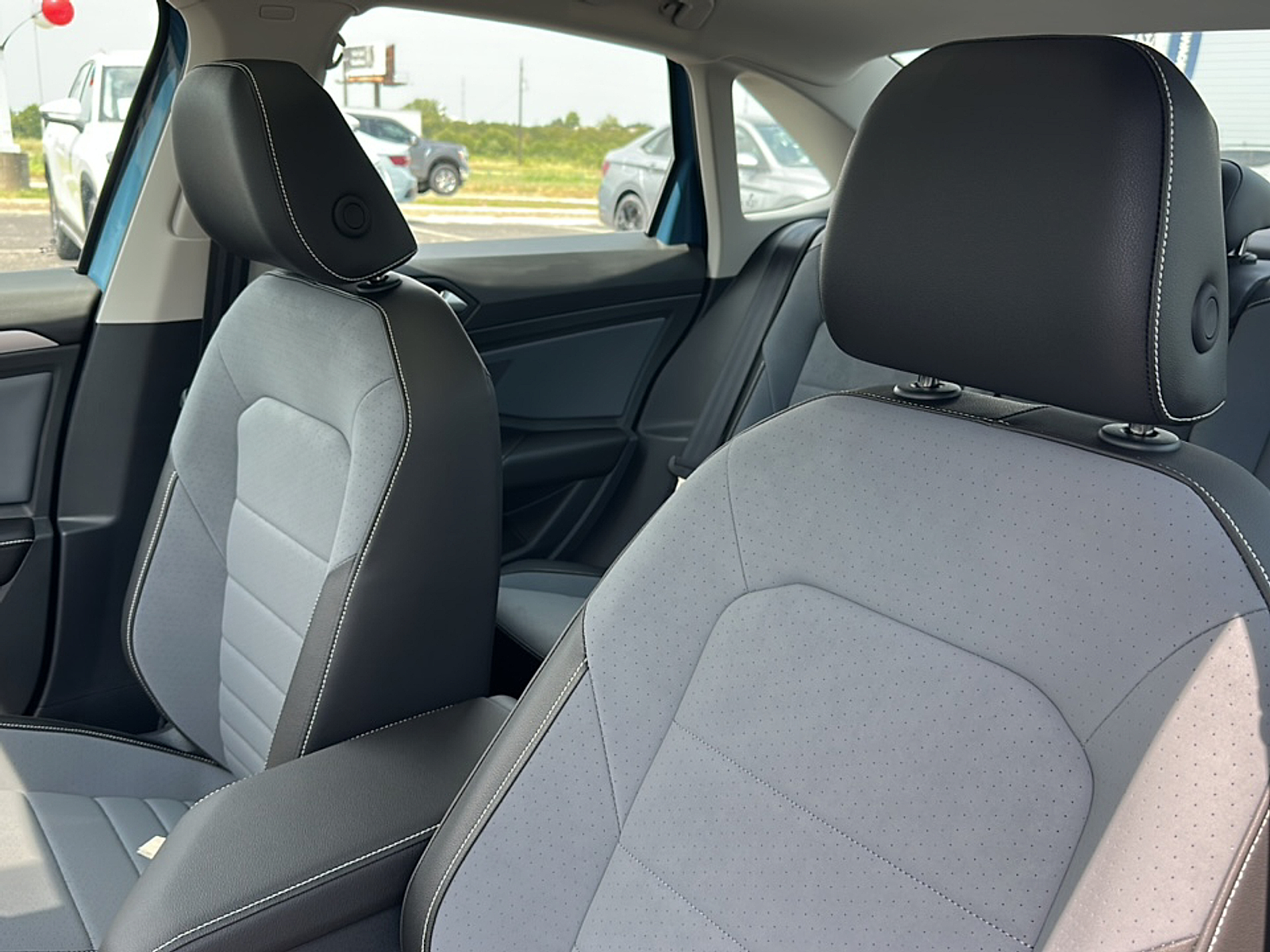 2025 Volkswagen Jetta 1.5T SE photo 4